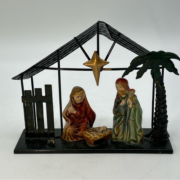 Vtg 5x4x1.5” Metal Nativity w/ Ceramic Joseph, Mary & Baby Jesus Manger … - Picture 1 of 14
